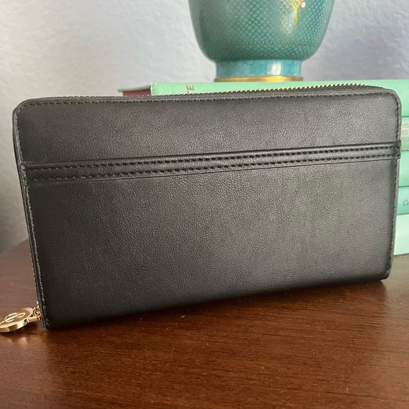 New Mary & Martha Crossbody Wallet - Picture 3 of 5